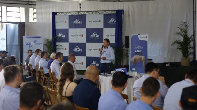 Vice-presidente e diretor de produção, Paulo Costacurta deu início ao evento, enfatizando o papel do suinocultor