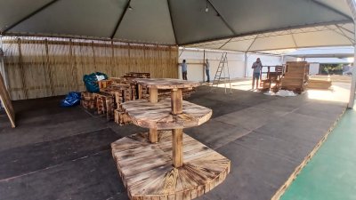 Estande da Cooper A1 sendo organizado para a EFACITUS