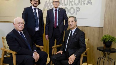 Aurora Coop: vice-presidente de agronegócios Marcos Antonio Zordan, vice-presidente de mercados Leomar Somensi, secretário do conselho de administração Romeo Bet e presidente Neivor Cantor (Foto: divulgação/Aurora Coop).