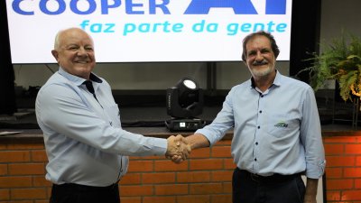  Elio Casarin passou a presidência para Lauri Inácio Slomski 