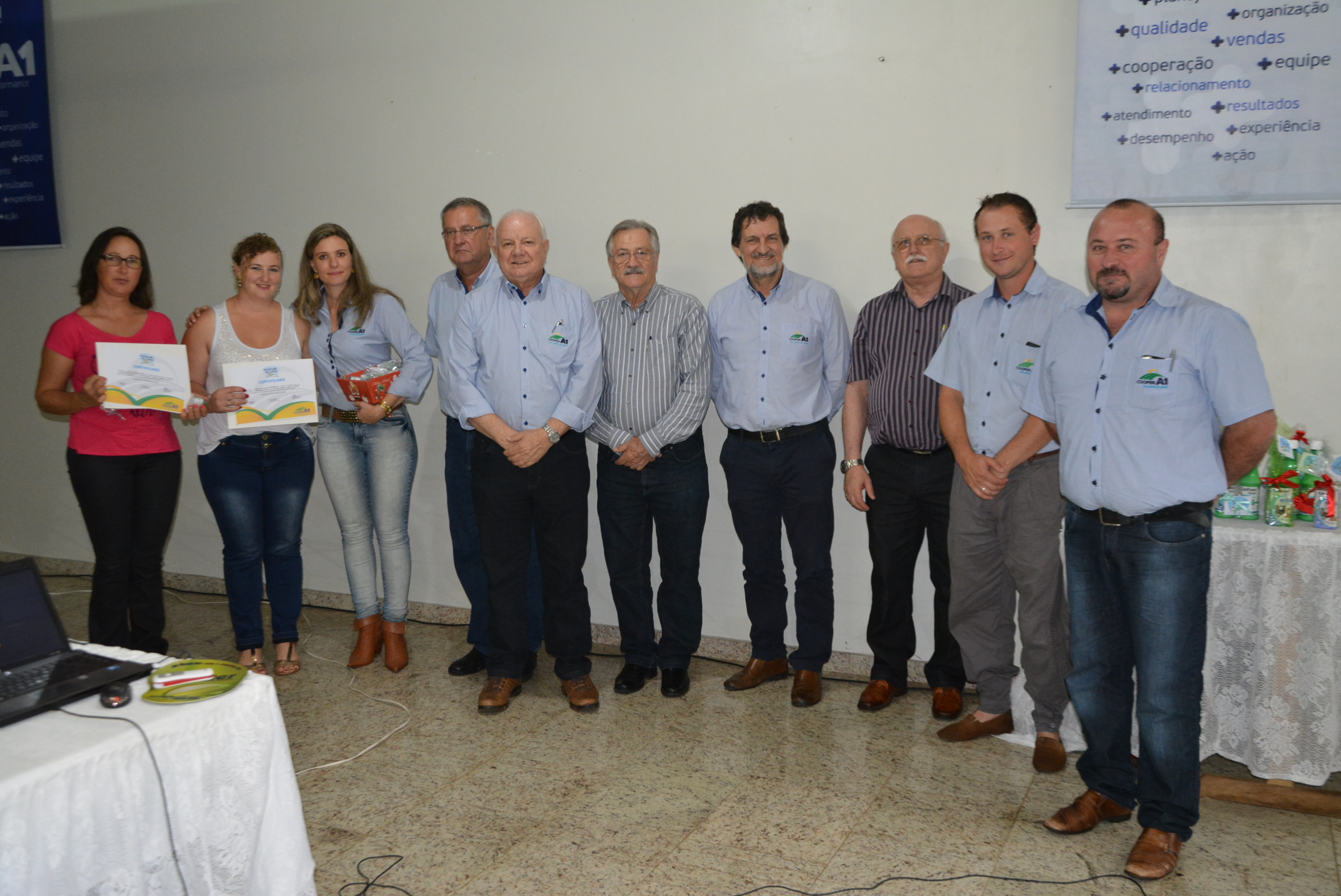 PROFISSIONALIZAÇÃO DO CAMPO Cooper A1 forma 202 famílias no Programa Escola A1 do Leite