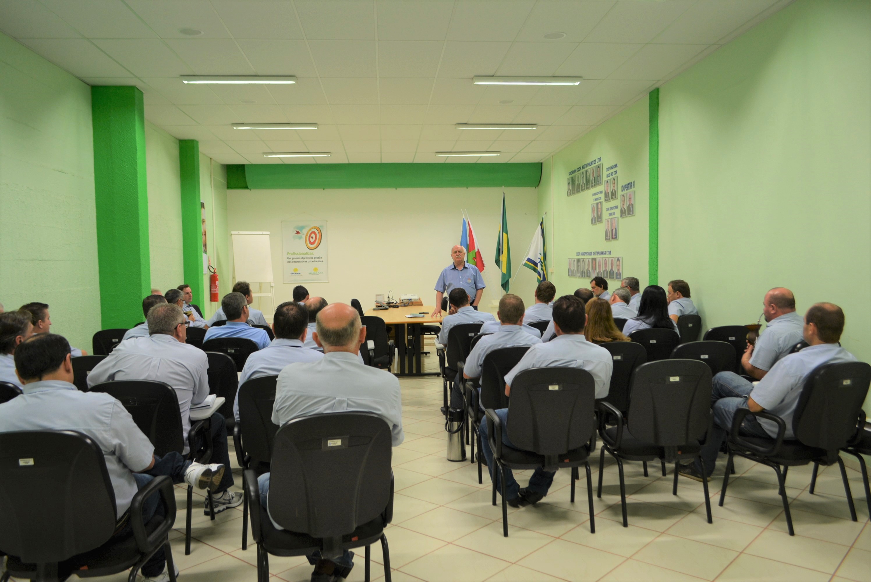 REUNIÃO DE GERENTES: importância dos programas de treinamentos aos produtores rurais é reforçada na Cooper A1