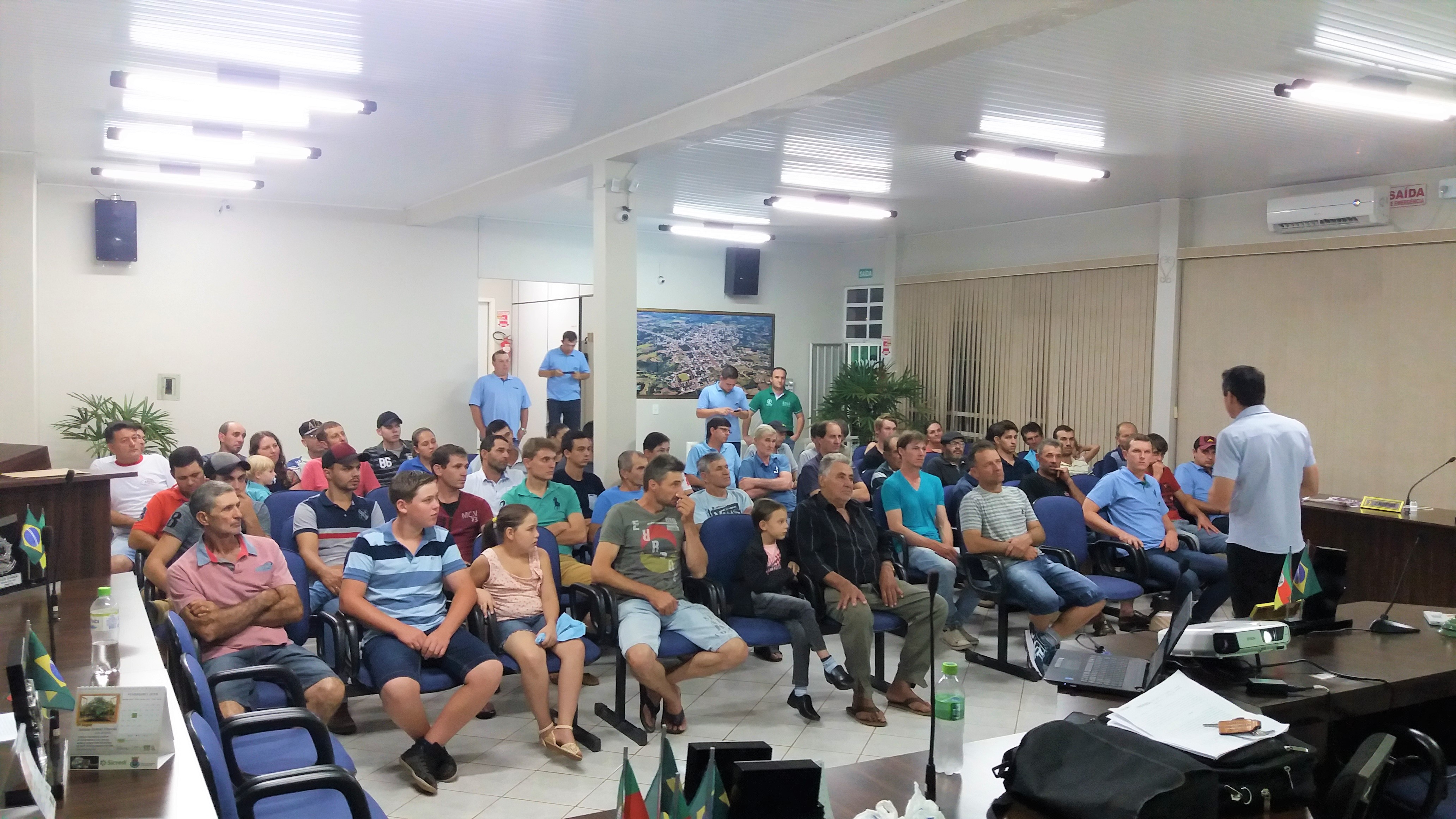 EXPANDINDO CONHECIMENTO: unidade de Planalto realizou palestra sobre manejo e adubação de pastagem