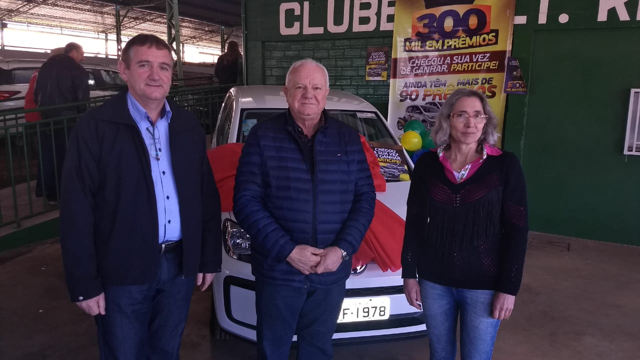 PROMOÇÃO 300 MIL EM PRÊMIOS: terceiro carro sorteado é entregue a ganhadora