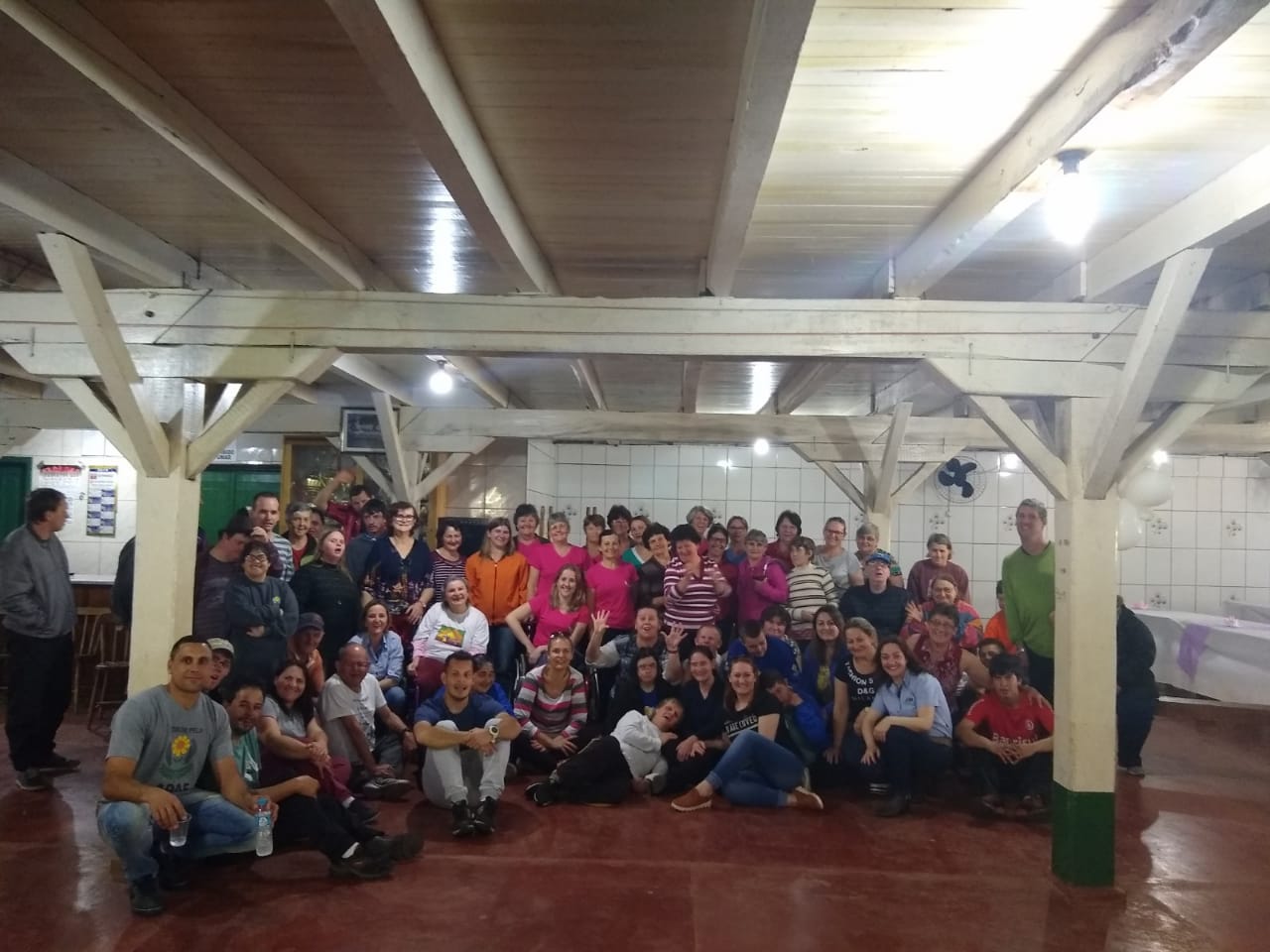 AÇÃO SOCIAL: Núcleo Feminino da Linha Beleza realizou atividade recreativa com alunos da Apae de Itapiranga