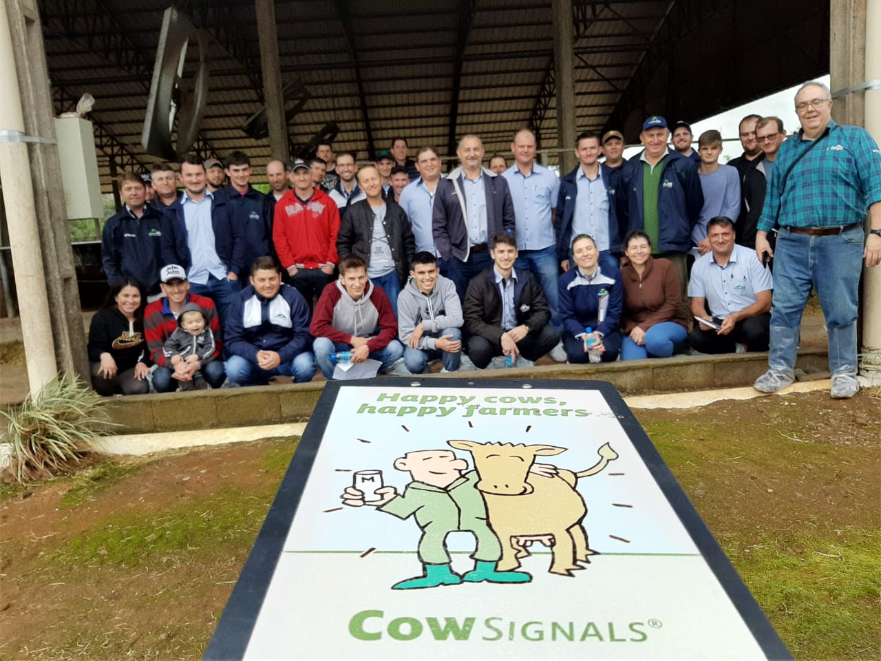 ATIVIDADE DE LEITE: técnicos e produtores participaram de treinamento para gado confinado