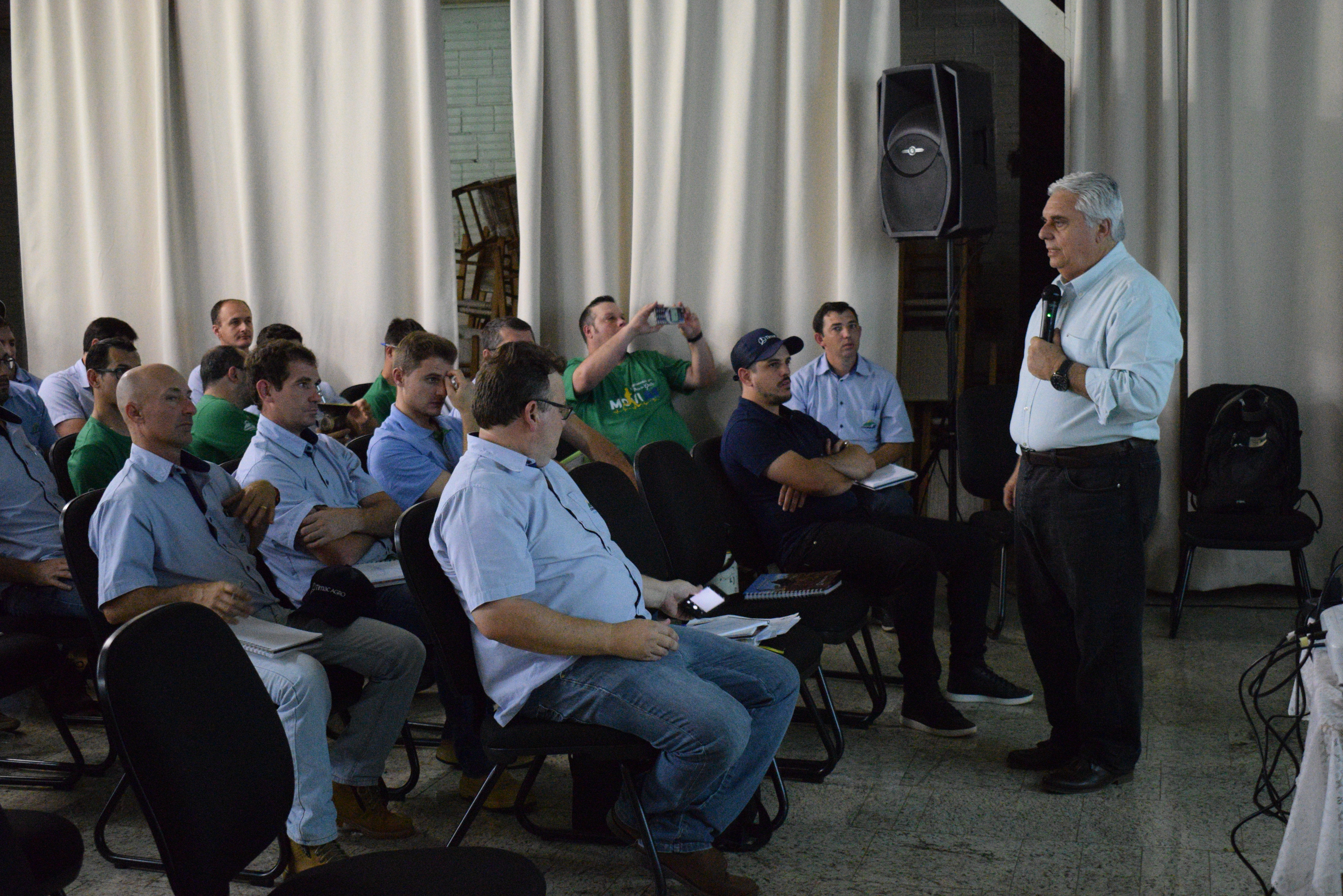 TENDÊNCIAS NAS CULTURAS DE SOJA E MILHO: técnicos de cereais e leite participaram de treinamento