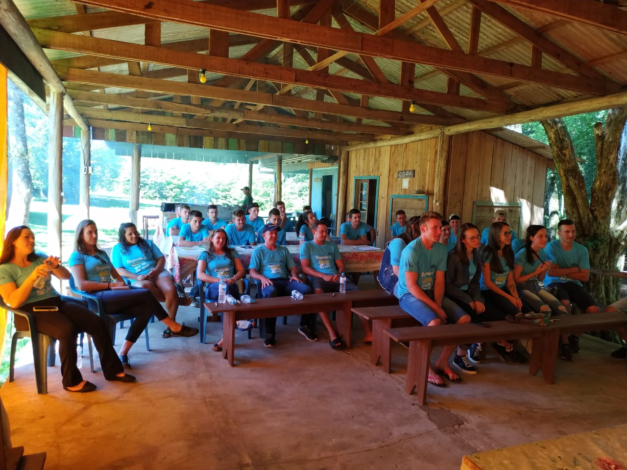 JUVENTUDE DE ALPESTRE PARTICIPOU DE PALESTRA SOBRE COOPERATIVISMO E SUCESSÃO FAMILIAR