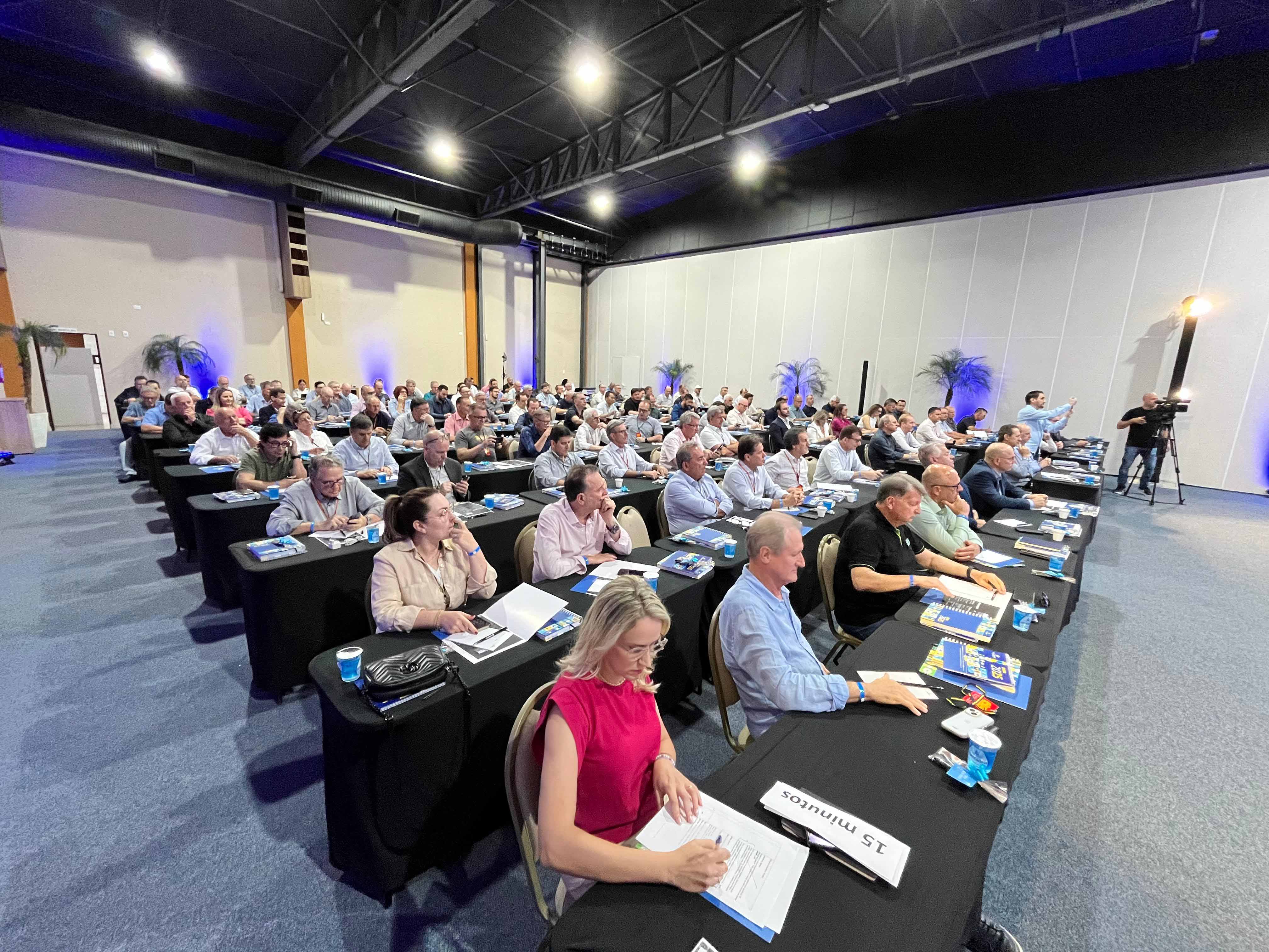 Fórum de Dirigentes Cooperativistas reúne mais de 120 representantes de cooperativas