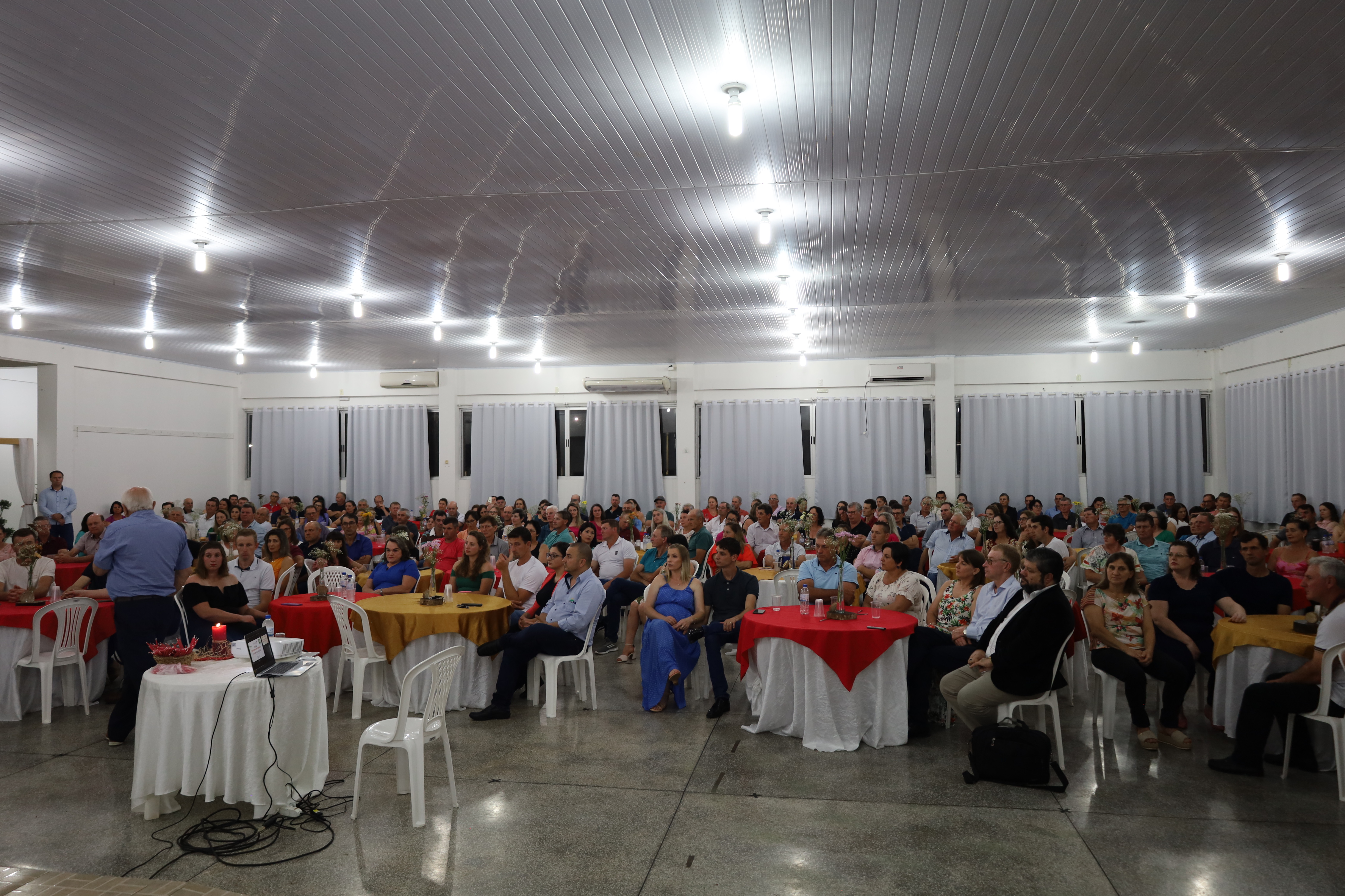  PROGRAMA SOCIAIS: Cooper A1 reúne casais cooperativistas   